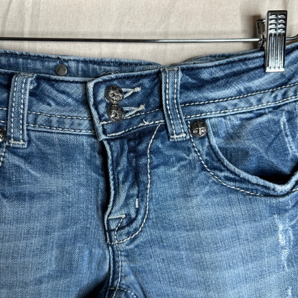 Miss Me Jeans Capri Denim JP5082CP Embroidery/Rhinestones Back Pockets Size 27 - Picture 4 of 12